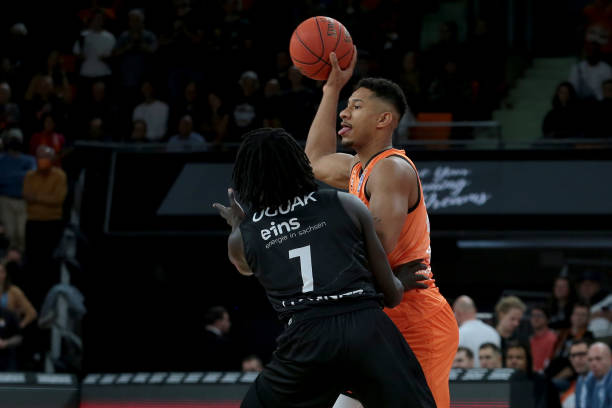 表现脱颖而 表现脱颖而